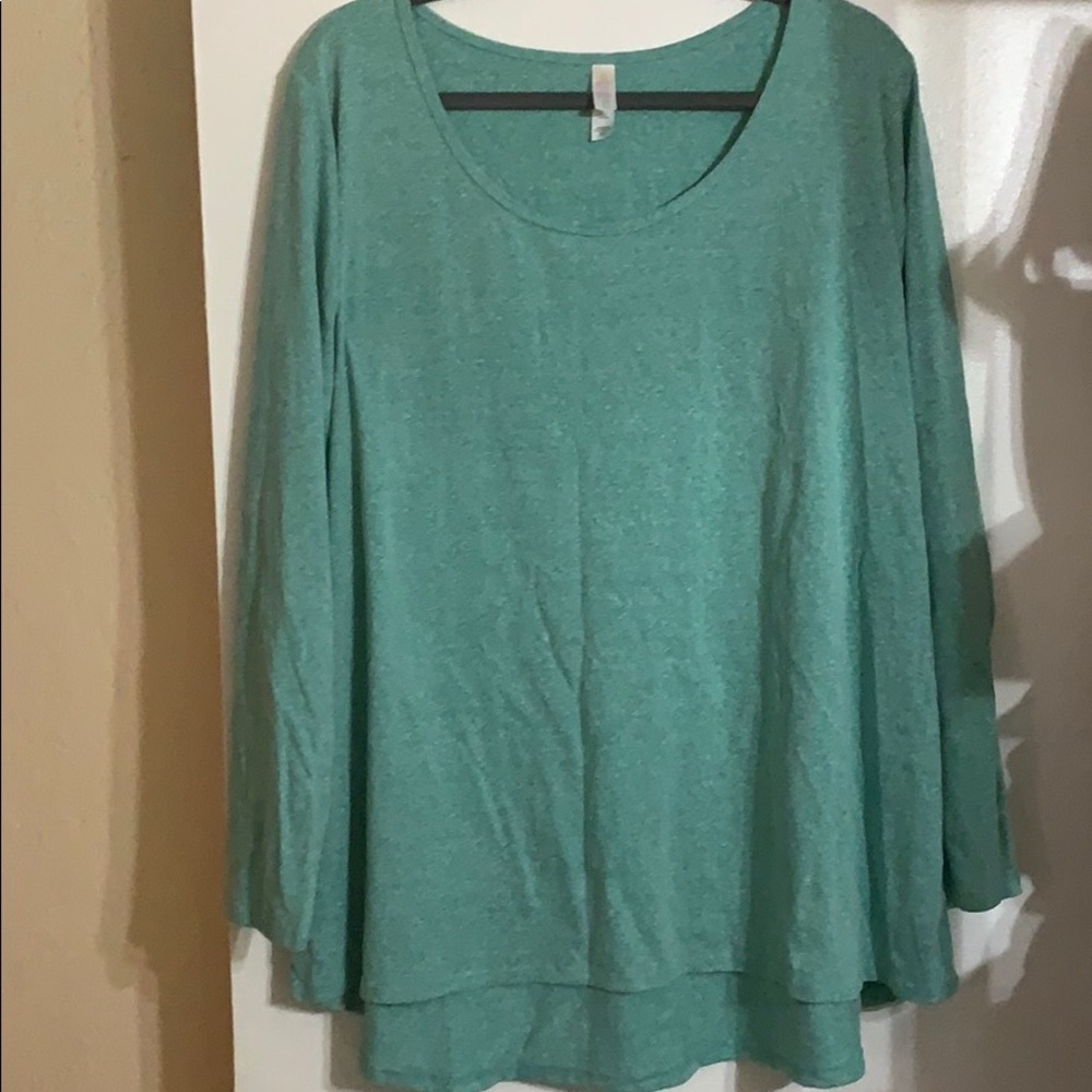 LuLa Roe Lynnae Long Sleeve t-shirt